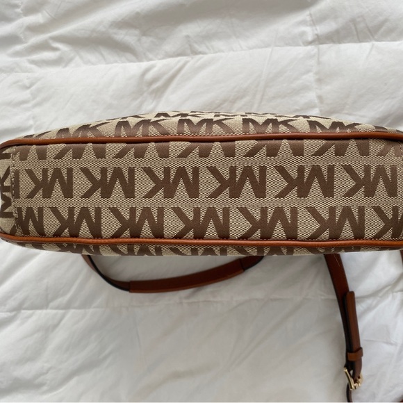 Michael Kors Crossbody Bag - Picture 6 of 7